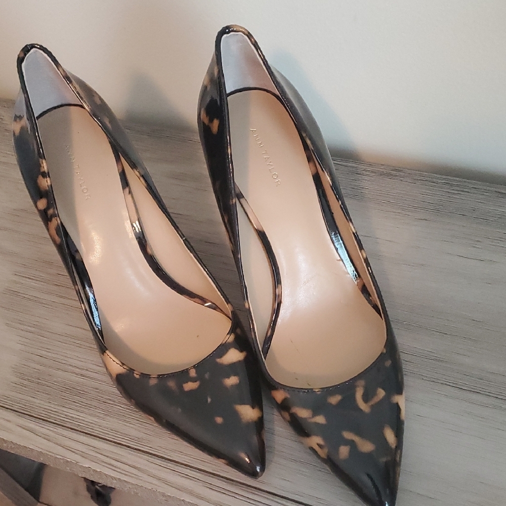 Ann Taylor Black and Brown Patent Leather Pointed-Toe Heels
